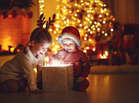 Karácsonyi ajándékötletek 4-10 éves gyerekeknek: Praktikus, szórakoztató és szeretettel válogatott